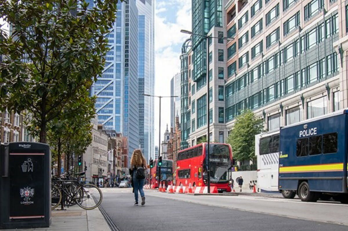 Bold changes transform Bishopsgate for people walking, cycling and using the bus
