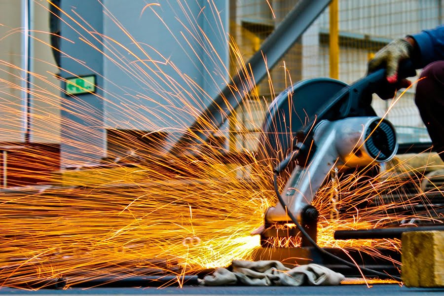 Which industries have the highest earnings peremployee?