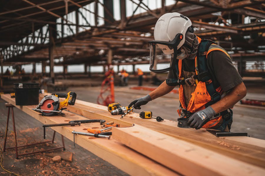 Construction ranks as 2nd most profitable UK industry with £110k+ earnings per employee annually