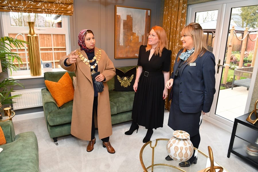 Mayor of solihull tours brand-new community