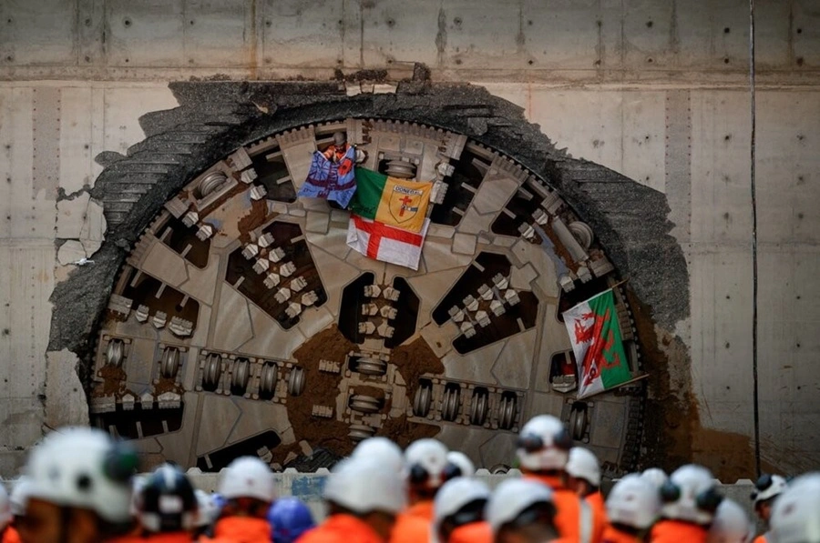 Balfour Beatty VINCI celebrates first HS2 Birmingham tunnel breakthrough